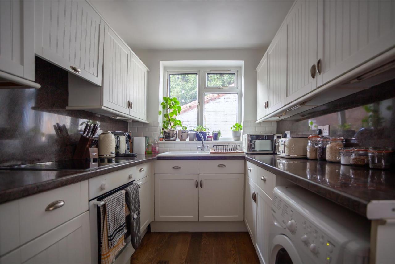Hereford City - St Owens Terrace - Comfortable & Spacious Well Presented Three Storey House, Perfect For A Weekend Away & Exploring The City On Foot - Hosted By Rentmyhouse Exterior photo