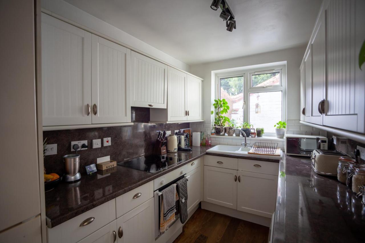 Hereford City - St Owens Terrace - Comfortable & Spacious Well Presented Three Storey House, Perfect For A Weekend Away & Exploring The City On Foot - Hosted By Rentmyhouse Exterior photo